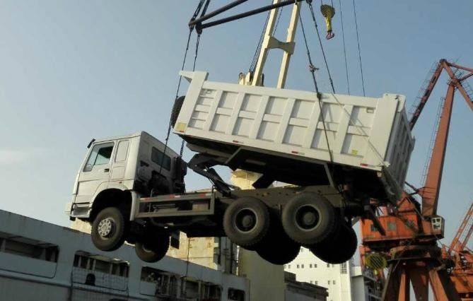 العلامة التجارية الجديدة HOWO 8x4 371HP 25CBM شاحنة قلابة لتعدين النقل
