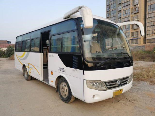 Min Bus ZK6729d Yutong Bus Prix 29 مقعدًا شركة تصنيع الحافلات التجارية المحرك الأمامي