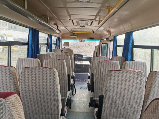 Min Bus ZK6729d Yutong Bus Prix 29 مقعدًا شركة تصنيع الحافلات التجارية المحرك الأمامي