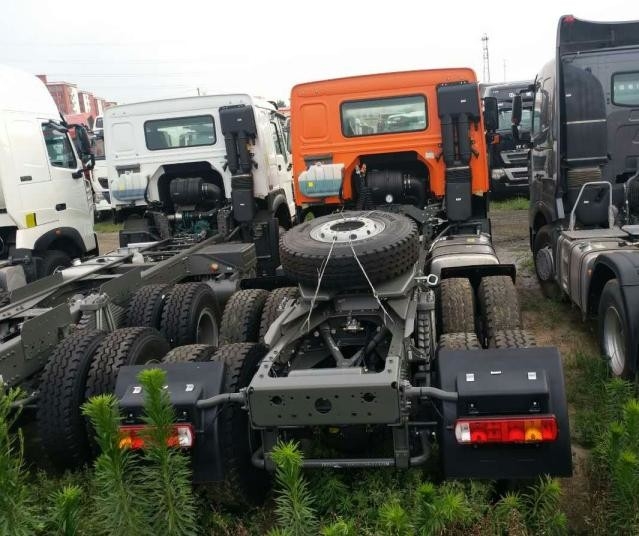 العلامة التجارية الجديدة HOWO 371HP شاحنة جرار 6 × 4 محرك وضع شاحنة جرار