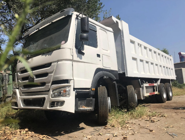 مستعملة متعددة الألوان Howo Drump Truck 8x4 Drive Mode Sinotruk Howo 375Hp Tipper Truck