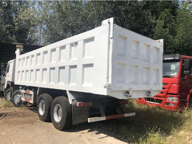 مستعملة متعددة الألوان Howo Drump Truck 8x4 Drive Mode Sinotruk Howo 375Hp Tipper Truck