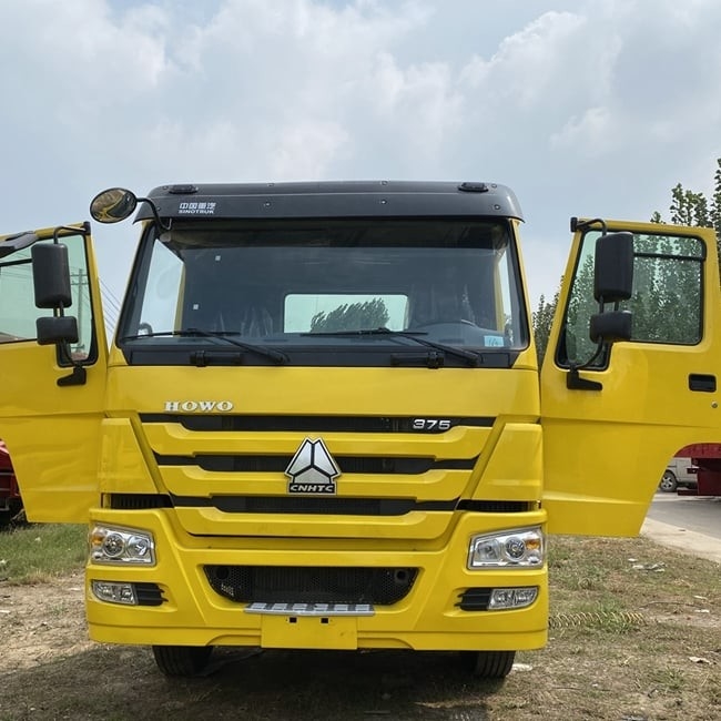 تستخدم HOWO 375hp شاحنة جرار 6 * 4 رأس جرار Howo مستعمل بحالة جيدة