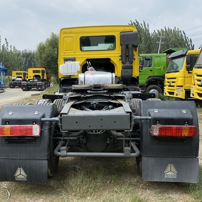 تستخدم HOWO 375hp شاحنة جرار 6 * 4 رأس جرار Howo مستعمل بحالة جيدة