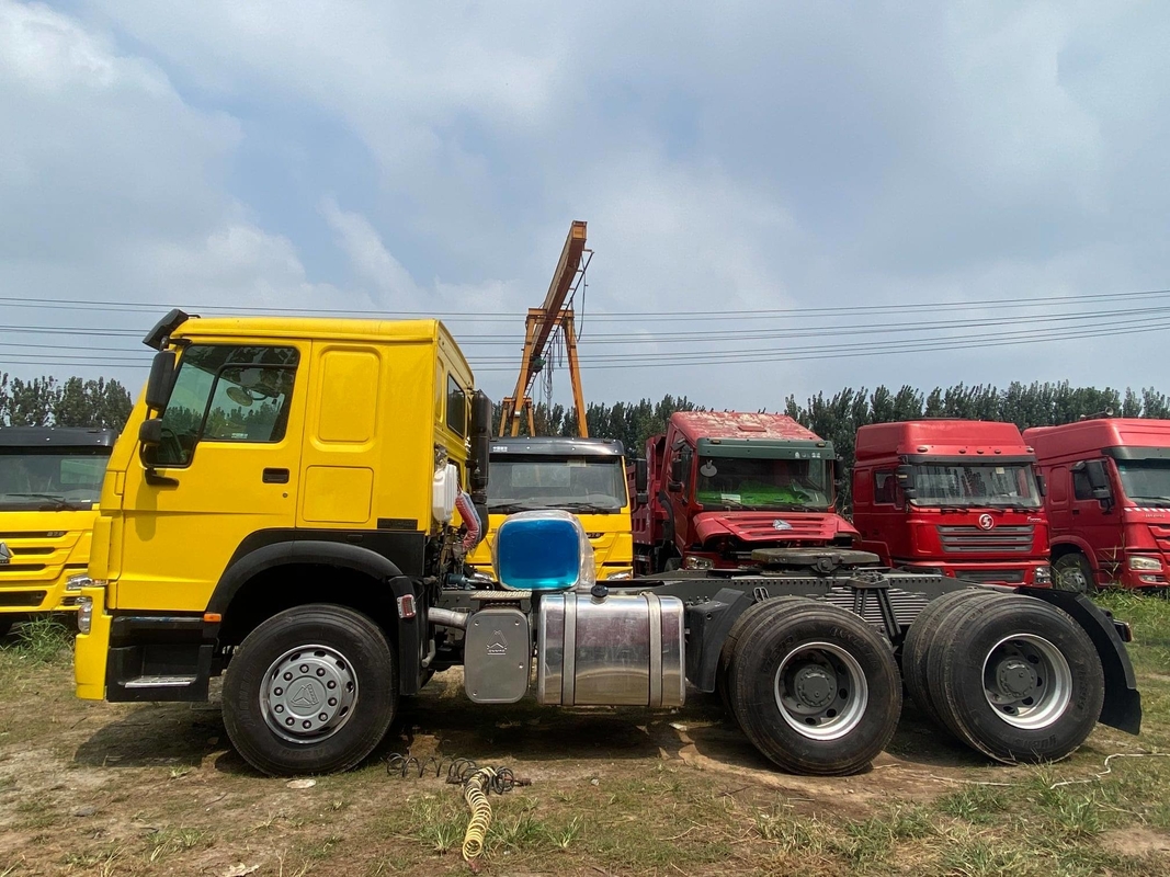 تستخدم HOWO 375hp شاحنة جرار 6 * 4 رأس جرار Howo مستعمل بحالة جيدة