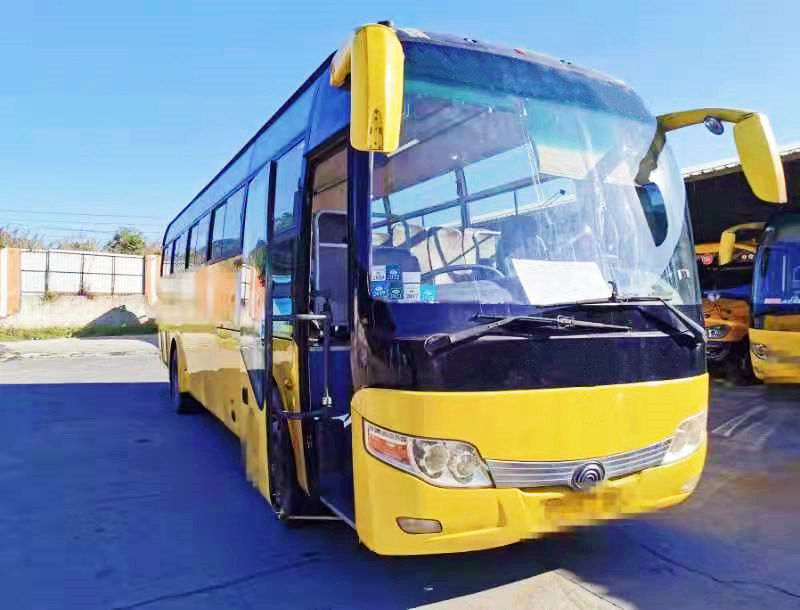 تستخدم Yutong Bus Zk6110 60 مقعدًا Yuchai Rear Engine 2 + 3 Layout LHD Tour Coach