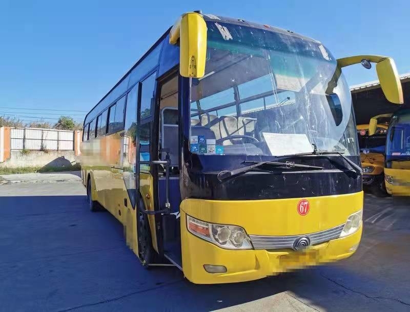 60 مقعدًا 2013 سنة مستعملة حافلة Zk6110 محرك خلفي Yutong Used Coach Company Commuter Bus