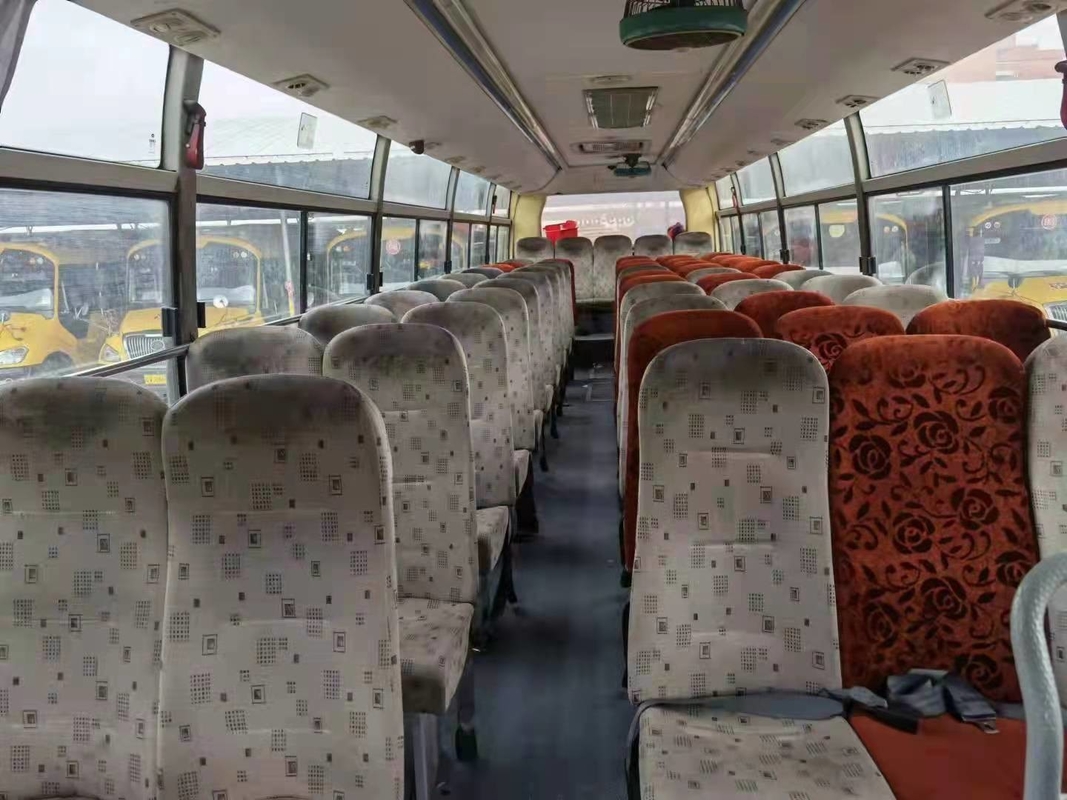 60 مقعدًا 2013 سنة مستعملة حافلة Zk6110 محرك خلفي Yutong Used Coach Company Commuter Bus