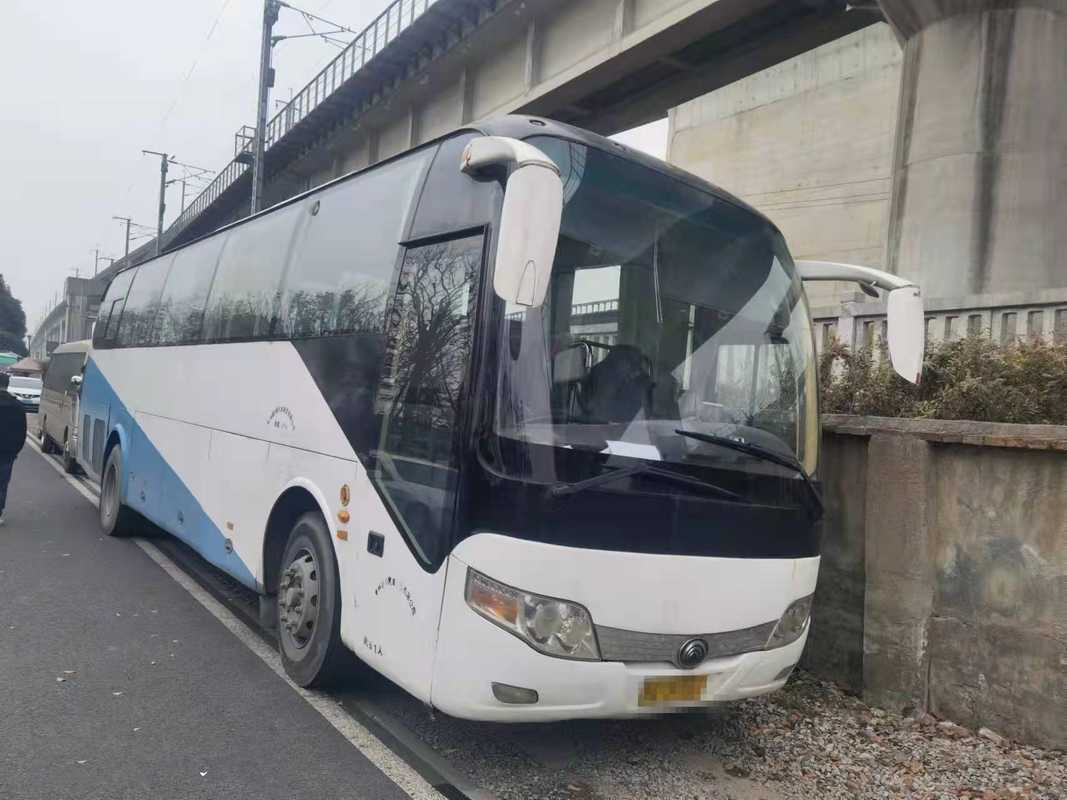 51 مقعدًا تستخدم Yutong ZK6110 Bus حافلة سياحية مستعملة بمحركات ديزل RHD 2010 سنة التوجيه