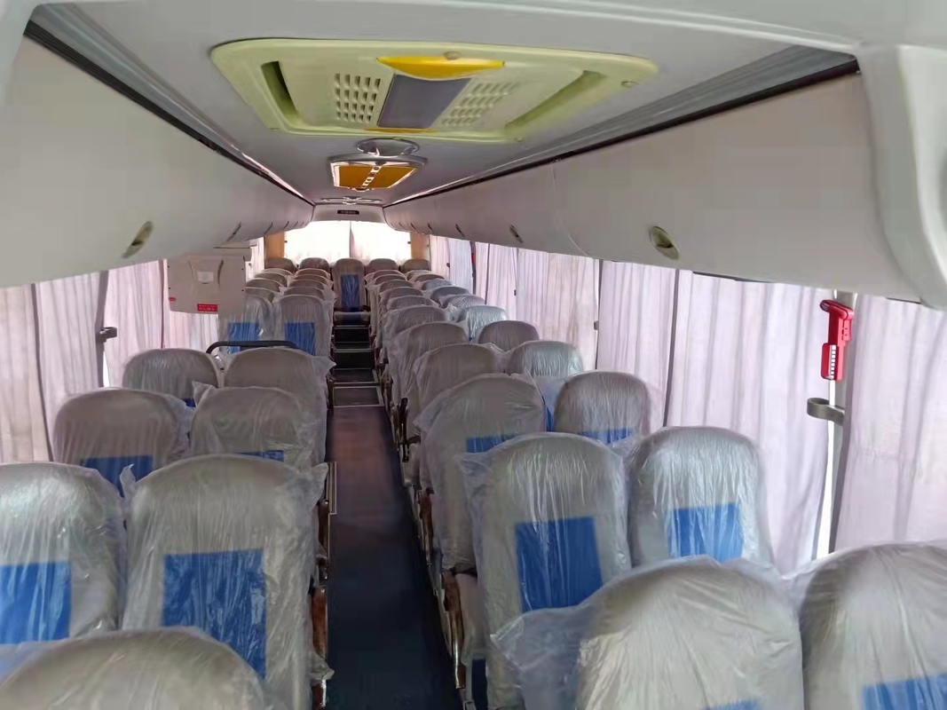 52 مقعدًا تستخدم الحافلة السياحية Yutong ZK6127 Bus 2015 Year Diesel Engine RHD Steering