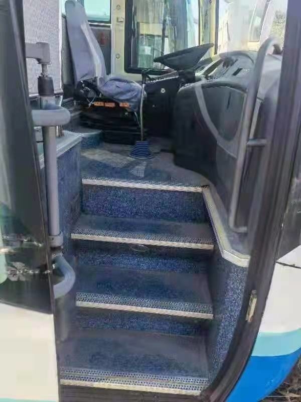 2012 سنة 67 مقعدًا تستخدم Yutong Bus ZK6127 Bus حافلة حافلة مستعملة محرك ديزل LHD في حالة جيدة
