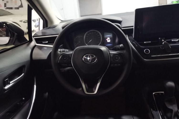 سيارة كورولا الكهربائية مستعملة مع كورولا 2021 1.2T S-CVT Pioneer 5 مقاعد لون أبيض