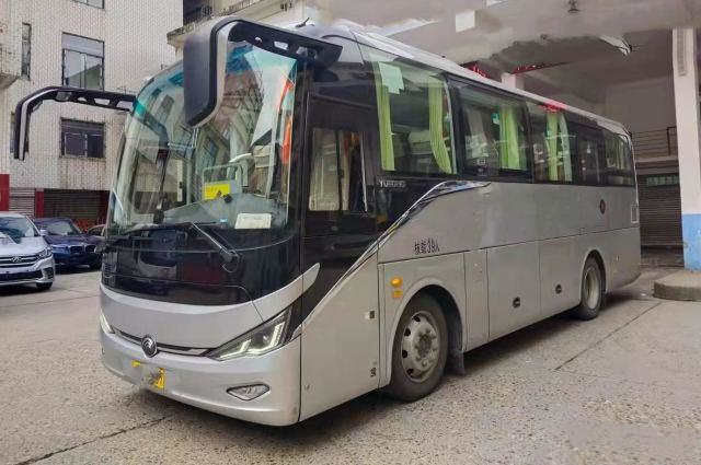 Yutong Used Bus ZK6907 Coach Bus فاخر 2021 39 مقعدًا Yutong Bus Price ديزل وسادة هوائية هيكل