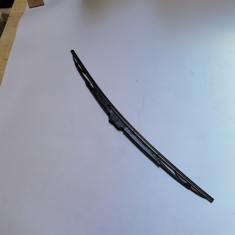 شفرة ممسحة للشاحنة والحافلة مزودة بـ 4 محولات لـ HOWO Truck Windshield Blades Universal