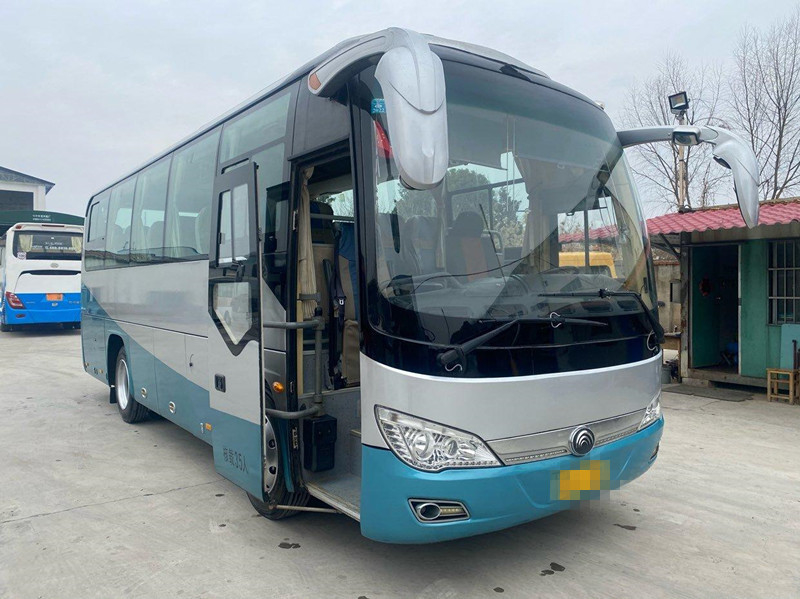35 مقعدًا 2015 سنة مستعملة حافلة Zk6816 Yutong Used Coach Company Commuter Bus Rear Engine