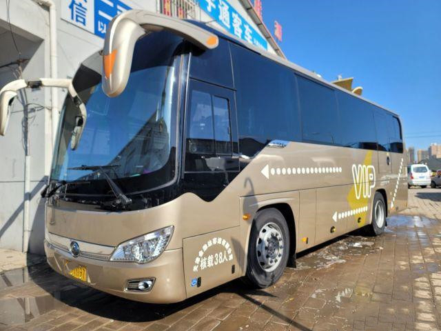حافلة Youtong Zk6908 Bus Passenger Counter 38 مقعدًا للحافلة السياحية Yuchai 270kw Engine