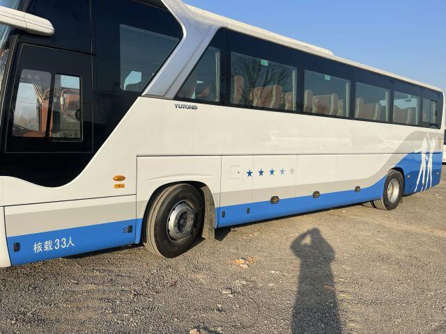 2 محور يستخدم Passanger Yutong Bus Luxury 33 مقعدًا وسادة هوائية مزدوجة الأبواب