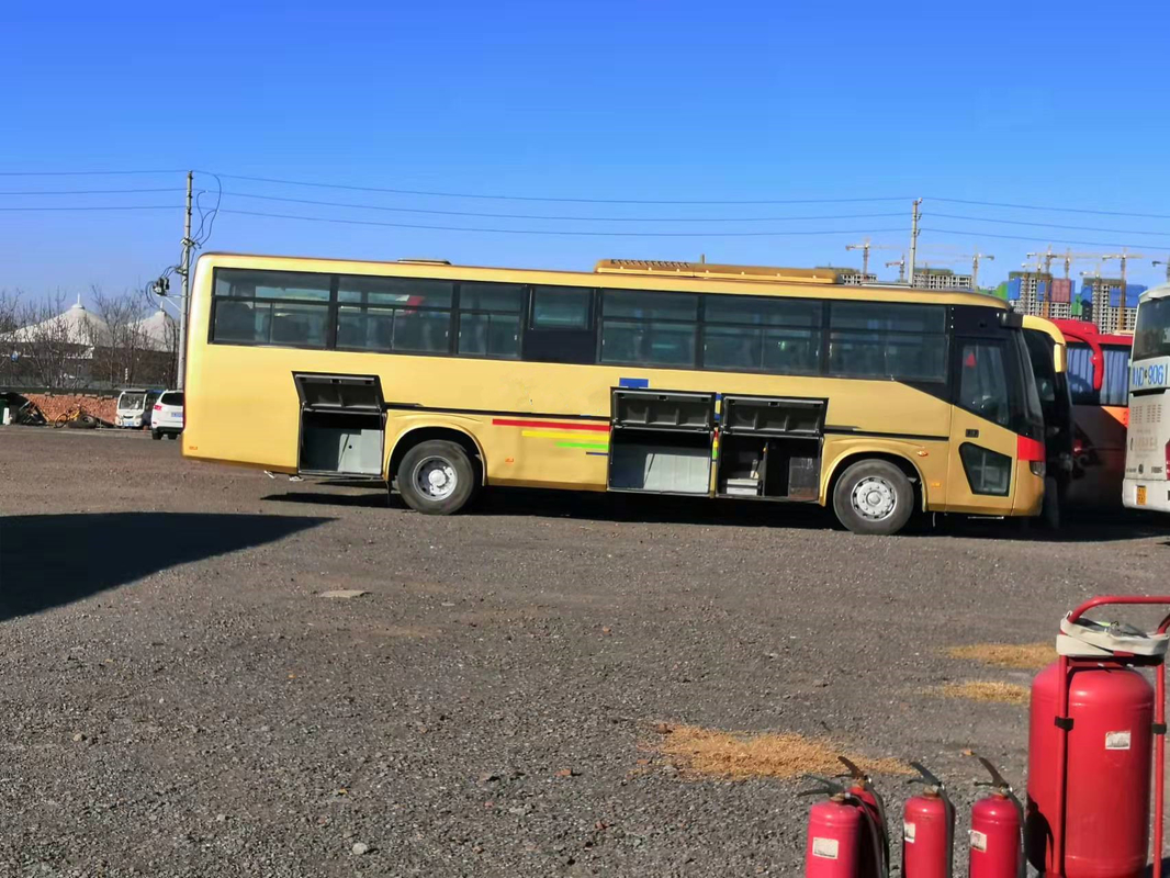 Yutong Bus 53 Seaters تستخدم ZK6116D Bus Second Hand Coach Bus Diesel Front Engine