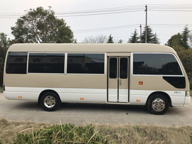 حافلة Toyota Coaster Bus 3TR التي تعمل بالبنزين مستعملة 23 مقعدًا في 2013 سنة الاستخدام