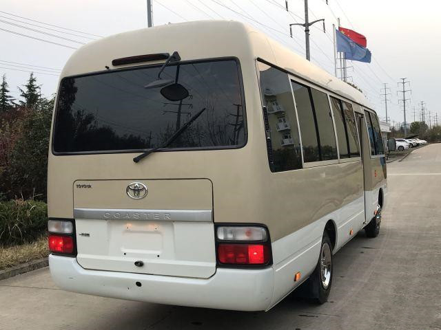 حافلة Toyota Coaster Bus 3TR التي تعمل بالبنزين مستعملة 23 مقعدًا في 2013 سنة الاستخدام
