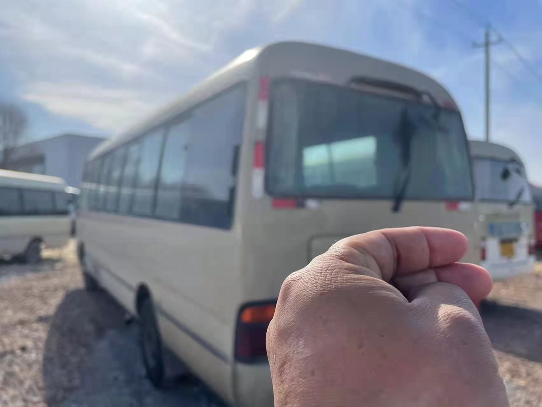 اليابان Toyota Coaster Bus Gasoline Mini Bus Use لغرب إفريقيا 23-30 مقعدًا