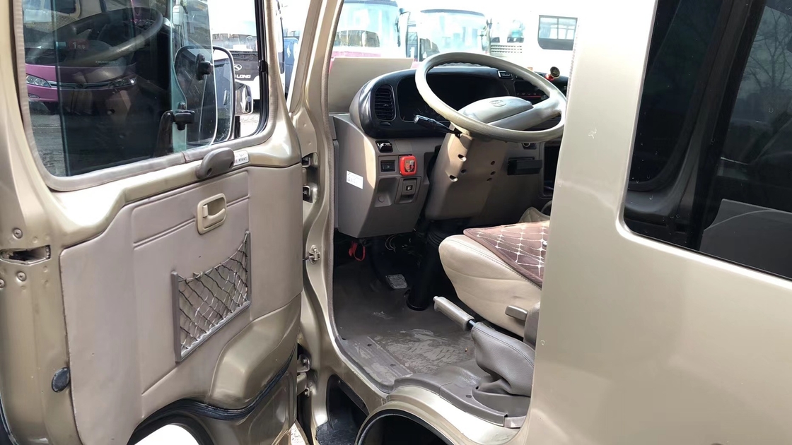 حافلات صغيرة 23 مقعدًا Toyota Coster Bus Mini School Bus Gasoline Engine Antomatic الباب