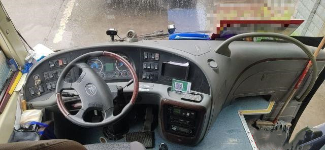 حافلات Yutong السياحية المستعملة ZK6998 تستخدم 39 مقعدًا ديزل Yuchai حافلات كوتش حافلة مستعملة حافلات فاخرة بين المدن في عام 2014