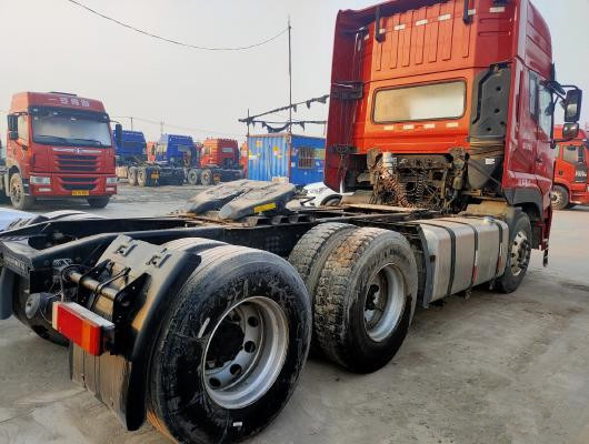 مستعملة شاحنة جرار 420hp رأس جرار 6 * 4 50tons للبيع شاحنة جرار