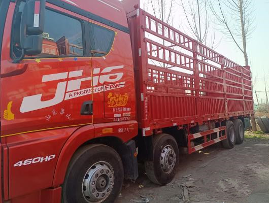 تستخدم FAW شاحنات بضائع 8 × 4 18 طن مع 12 عجلة تستخدم للشحن في حالة جيدة