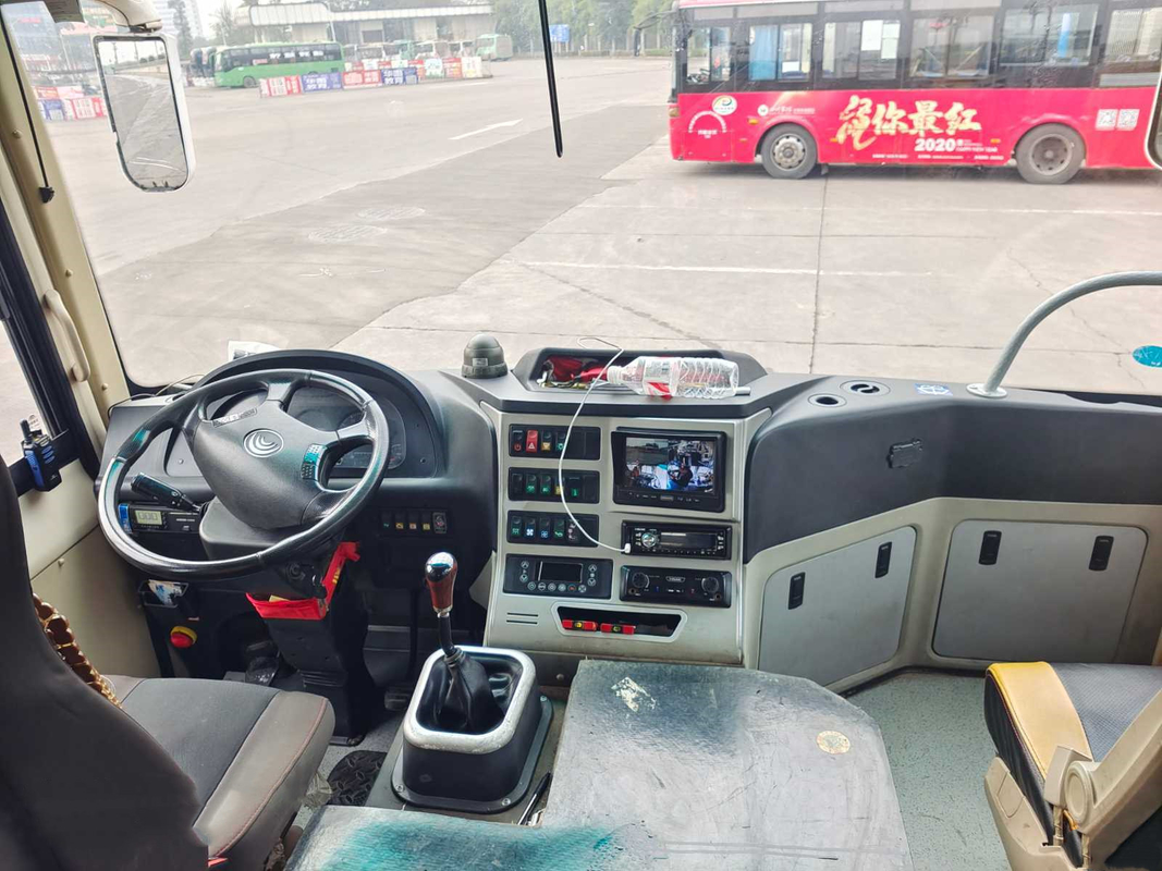 العلامة التجارية Yutong المستخدمة ZK6761 في عام 2017 تستخدم الحافلات العامة البيضاء LHD الديزل محرك Yuchai EURO V 29 مقاعد الحافلات