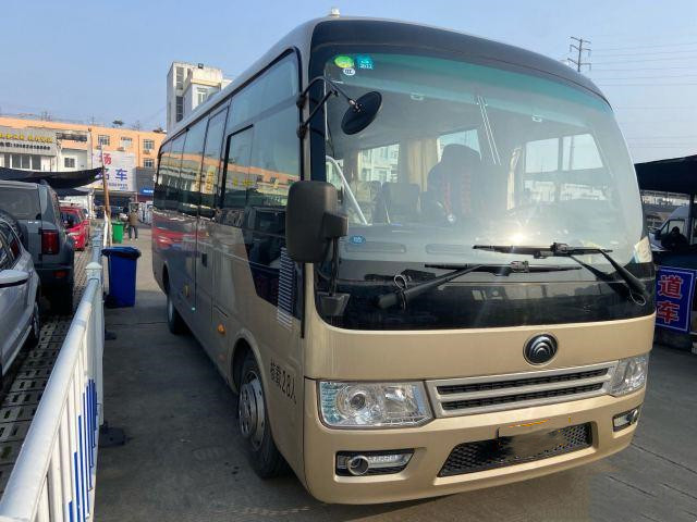 مستعملة حافلات Yutong ZK6728 حافلات ذات محرك ذهبي اللون Yuchai 28 حافلة ركاب في عام 2019