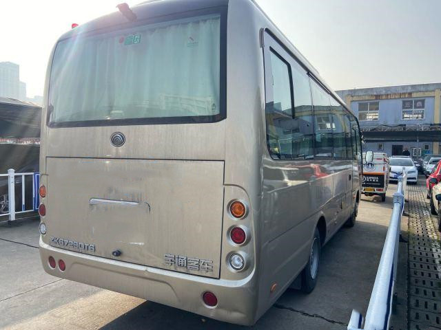مستعملة حافلات Yutong ZK6728 حافلات ذات محرك ذهبي اللون Yuchai 28 حافلة ركاب في عام 2019