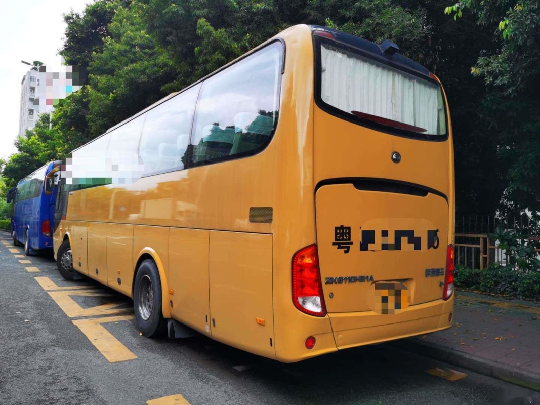 حافلة ركاب 60 مقعدًا على الجانب الأيمن تستخدم Yutong ZK6110 بابين