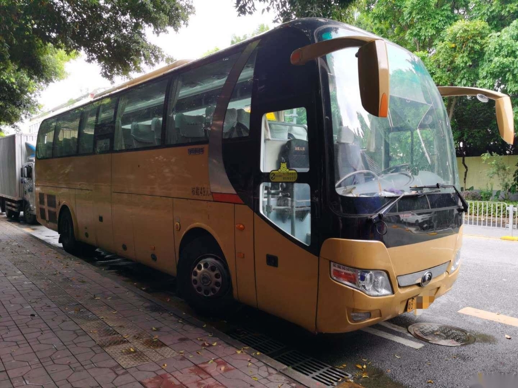 حافلة ركاب 60 مقعدًا على الجانب الأيمن تستخدم Yutong ZK6110 بابين