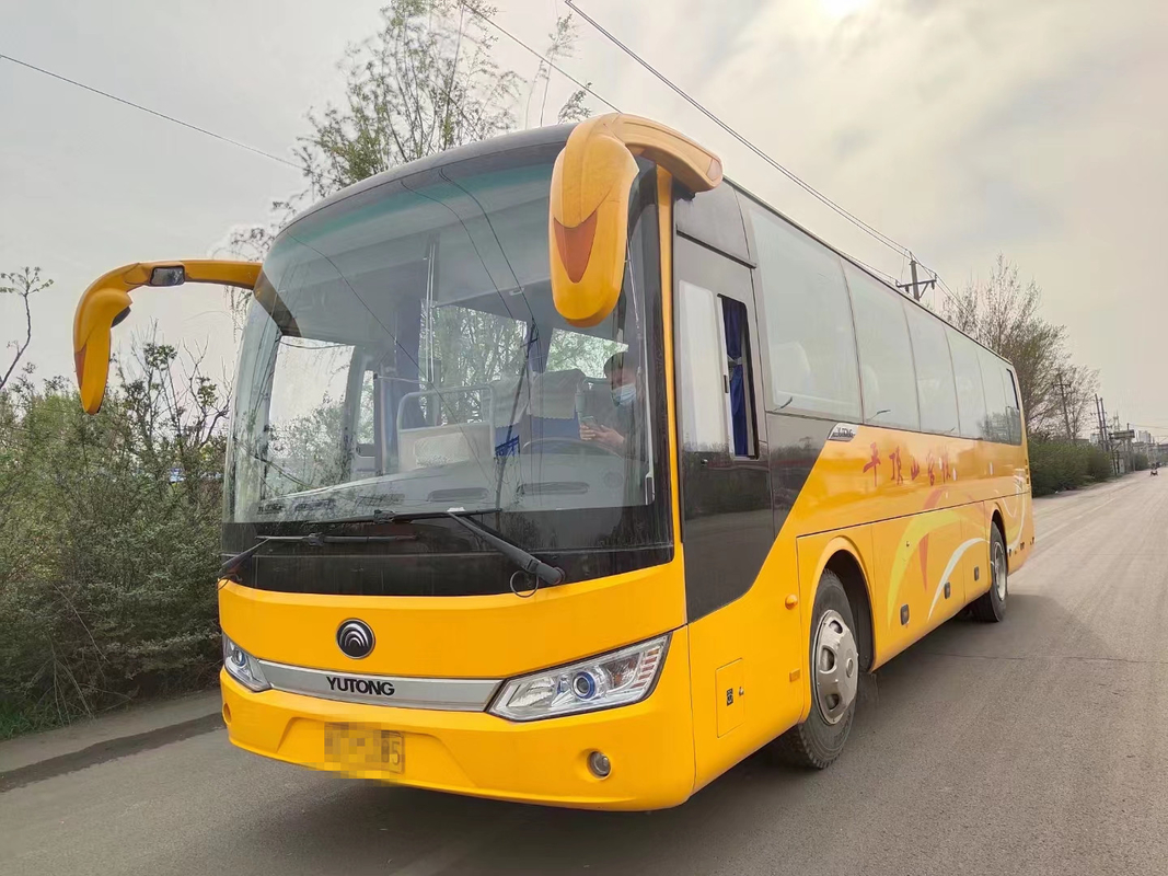 49 مقعدًا 2016 سنة مستعملة Yutong Bus ZK6115 حافلة سياحية مستعملة للبيع ديزل Yuchai محرك LHD التوجيه