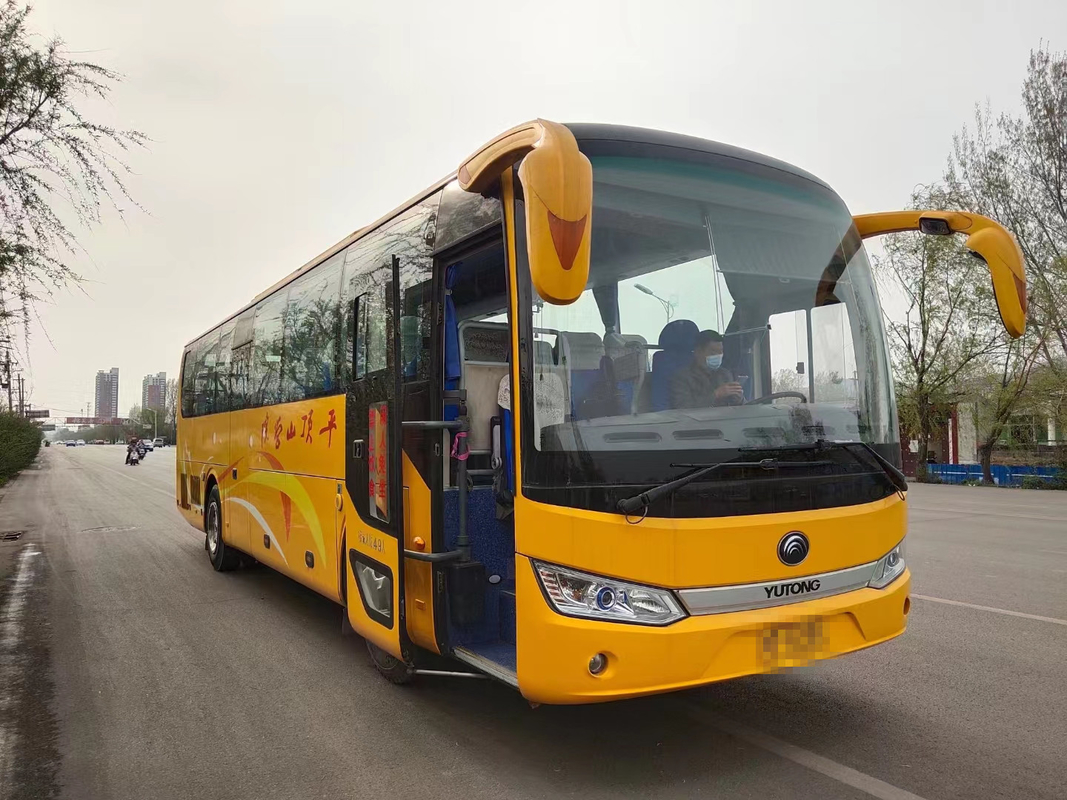 49 مقعدًا 2016 سنة مستعملة Yutong Bus ZK6115 حافلة سياحية مستعملة للبيع ديزل Yuchai محرك LHD التوجيه