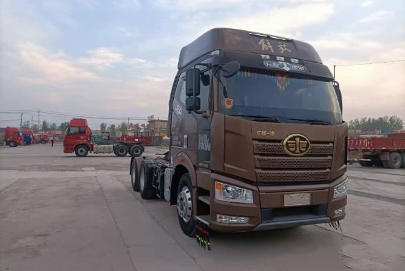 FAW J6P شاحنة جرار 6 * 4 Xichai Engine 460hp مستعملة حصان شاحنة LHD / RHD