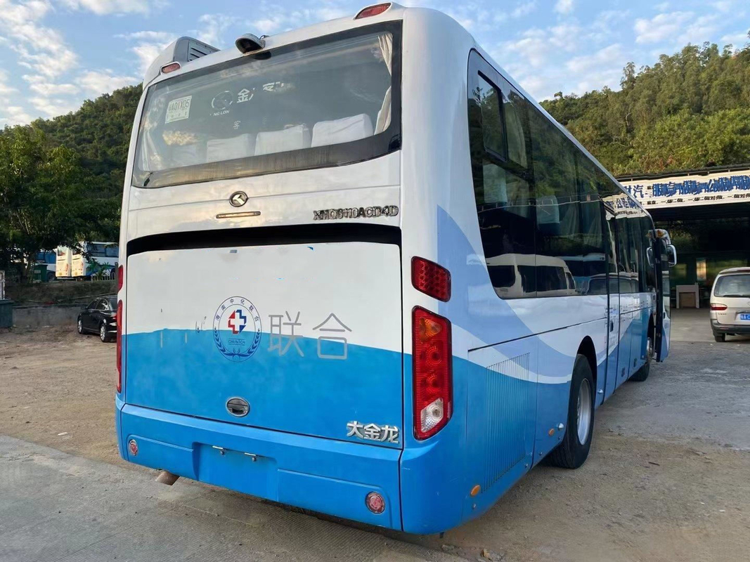 تستخدم حافلة King Long XMQ6110 Buses Coach 55 مقعدًا ببابين Euro IV 2 + 3 Layout