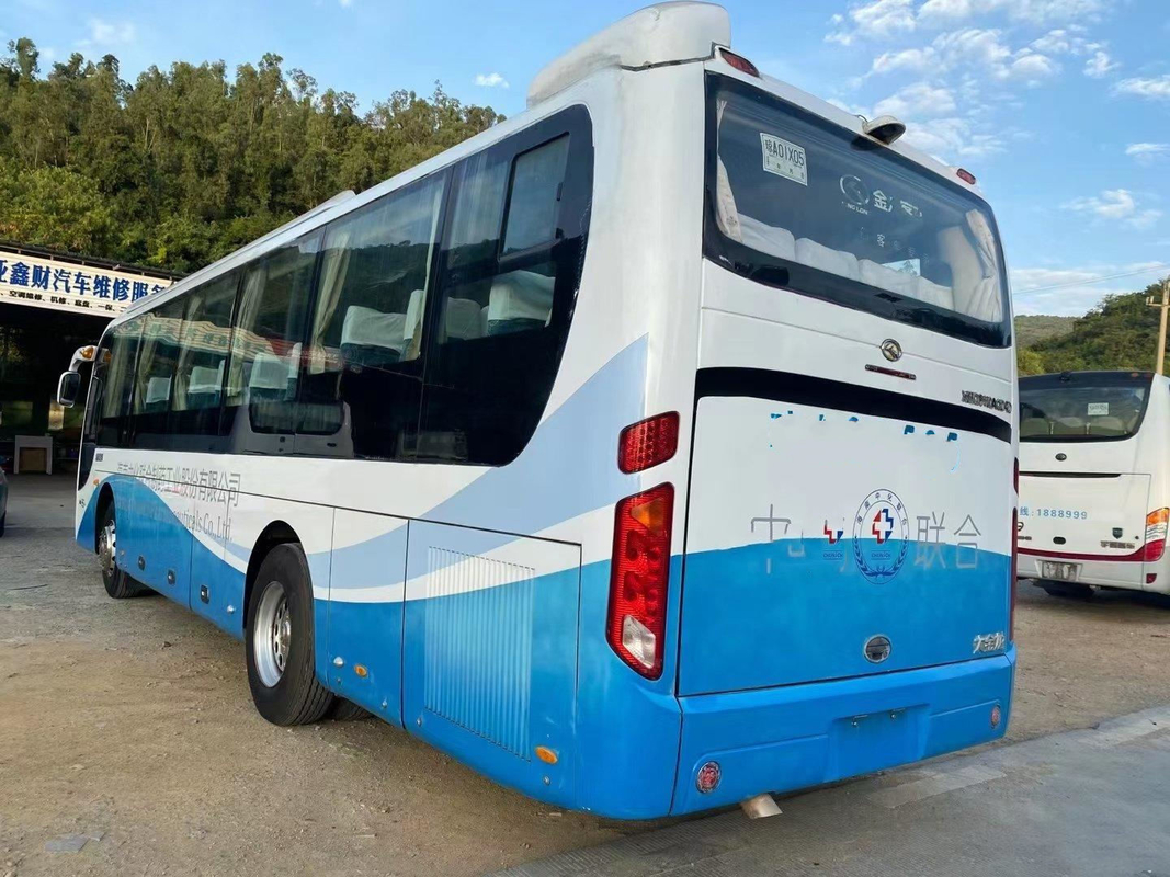 تستخدم حافلة King Long XMQ6110 Buses Coach 55 مقعدًا ببابين Euro IV 2 + 3 Layout