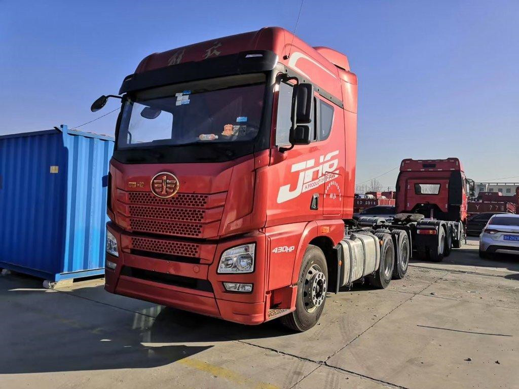 FAW JH6 مستعملة شاحنة جرار 6 * 4430hp ديزل Weichai Engine 11.596L Manual LHD