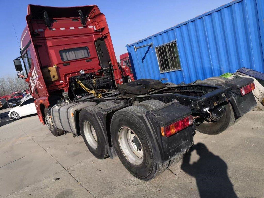 FAW JH6 مستعملة شاحنة جرار 6 * 4430hp ديزل Weichai Engine 11.596L Manual LHD