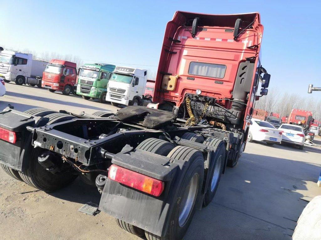 FAW JH6 مستعملة شاحنة جرار 6 * 4430hp ديزل Weichai Engine 11.596L Manual LHD