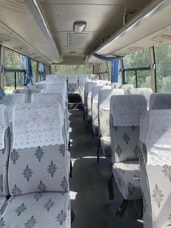 39 مقعدًا ZK6932d تستخدم Yutong Bus الثانية محرك أمامي تستخدم Coach Bus RHD Steering