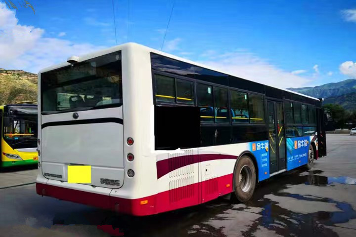 32/92 مقعدًا تستخدم Yutong Bus Zk6105 حافلة المدينة المستخدمة في النقل العام لمحرك الديزل