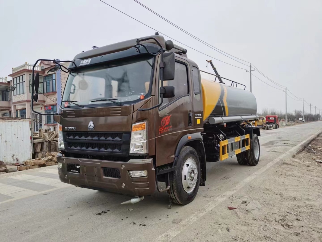 HOWO Sprinkler Water Tanker 100000L Cummins Engine 170hp 7.3 * 2.3 * 2.7m