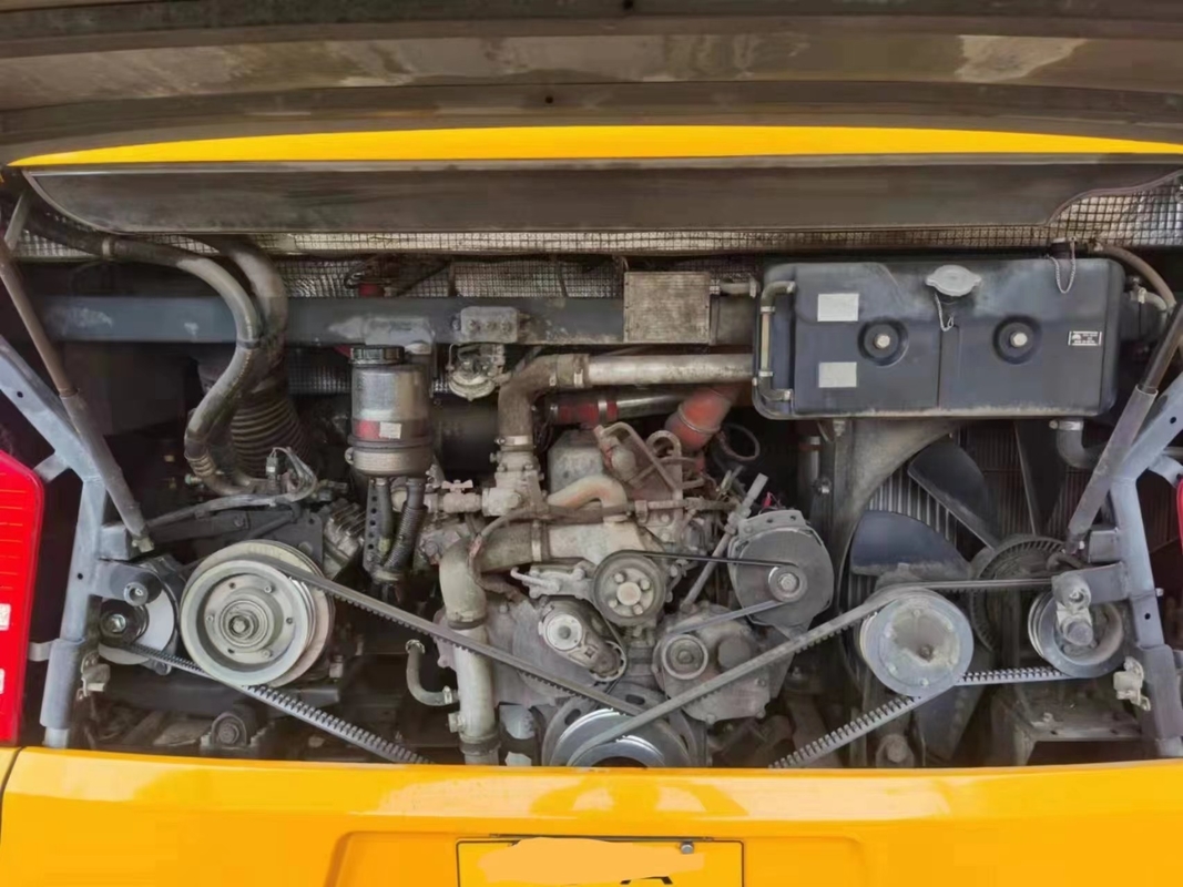 RHD / LHD مستعمل Yutong 60seats 2 + 3 Layout ببابين خلفيين Yuchai Engine
