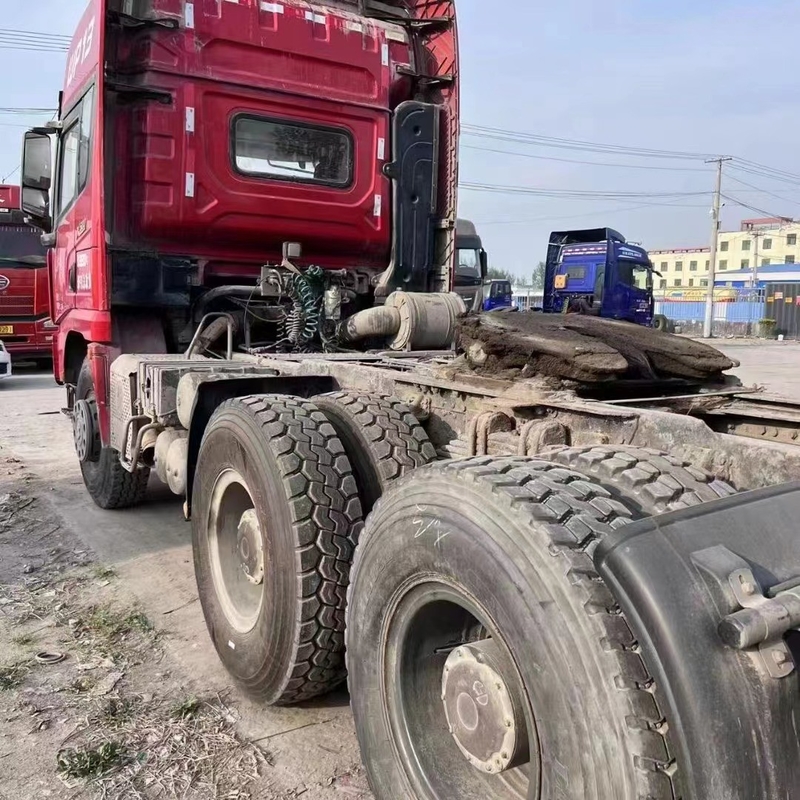 مستعملة Shacman Truck Tractor 420hp مستعملة رأس جرار 6 * 4 50tons للبيع شاحنة جرار