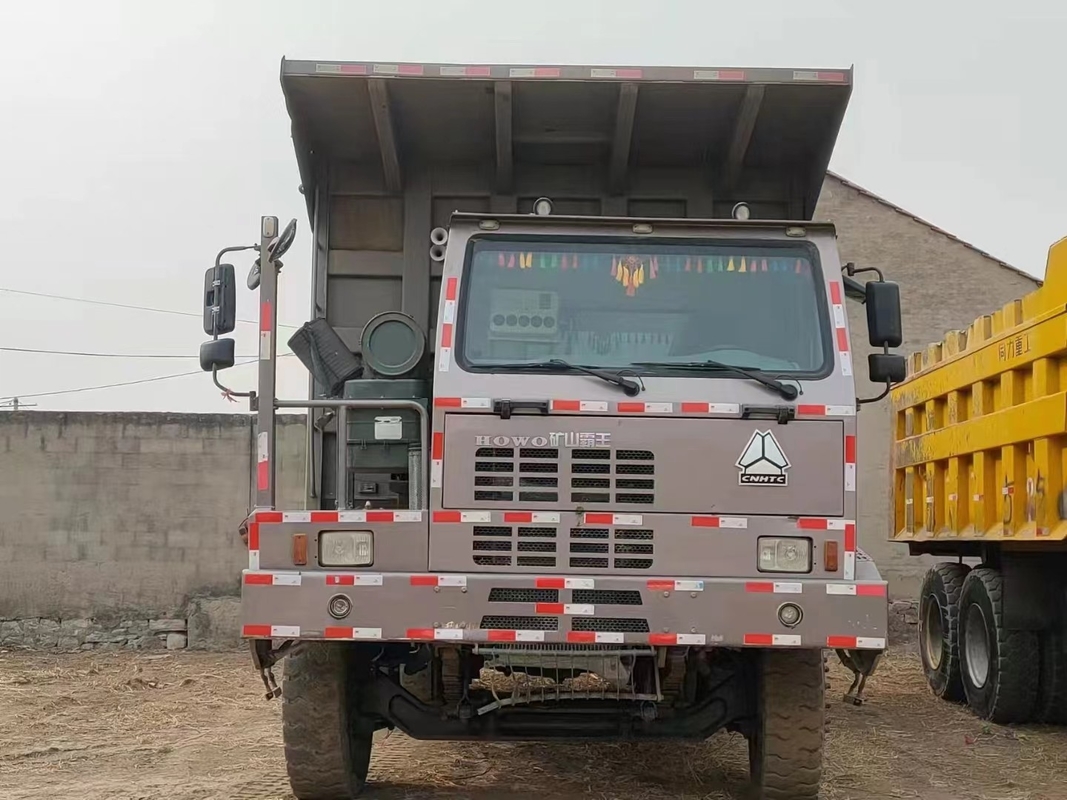 تستخدم Sino HOWO قلابة شاحنة قلابة مع محرك 430HP حمولة 120 طن تستخدم في المناجم