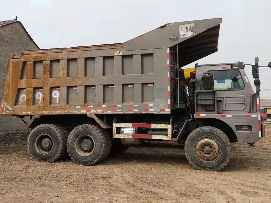 تستخدم Sino HOWO قلابة شاحنة قلابة مع محرك 430HP حمولة 120 طن تستخدم في المناجم
