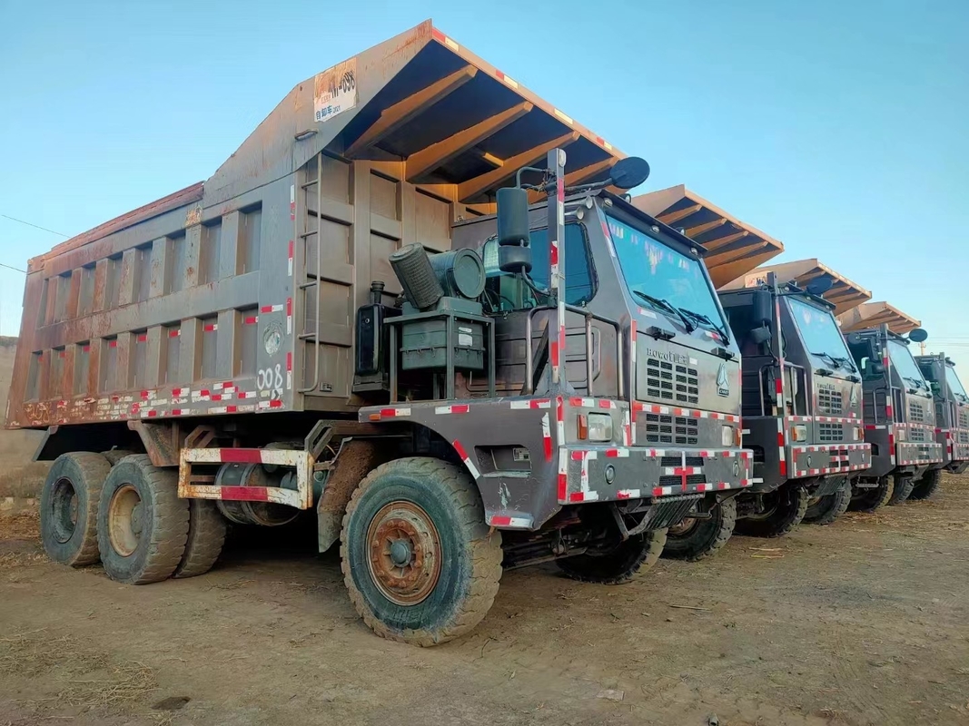 تستخدم Sino HOWO قلابة شاحنة قلابة مع محرك 430HP حمولة 120 طن تستخدم في المناجم